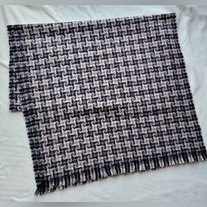 Geometric pattern scarf